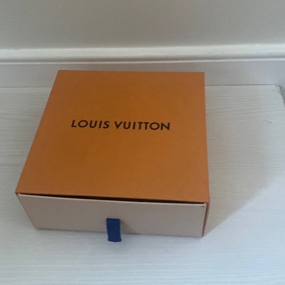 Louis Vuitton Pull Style Box & Bag - Picture 2 of 9